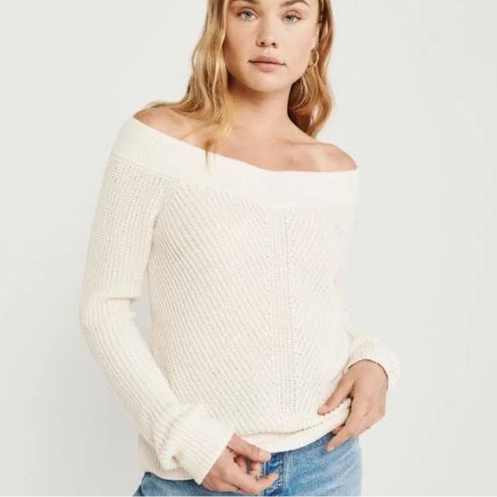 Abercrombie cream v-neck sweater - Size xs